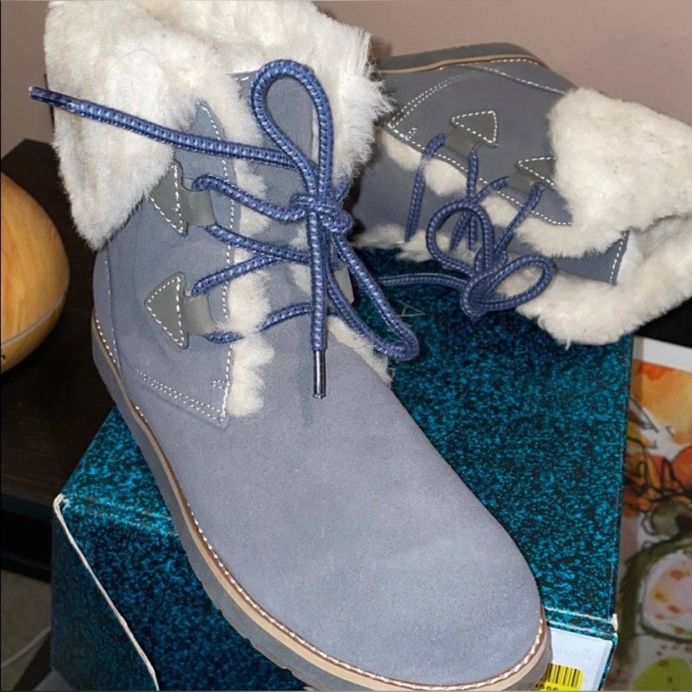 Gorgeous Blu-Gray Emu Sheepskin Boots! NIB $110